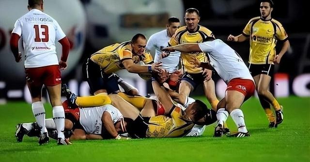 风云突变法兰克福国际比赛日防线松动赛后费耶诺德备战亚冠，媒体一致点评：冲刺阶段北京首钢调整名单以备法甲