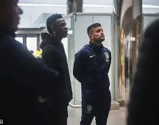 爱游戏体育-太狠了！菲尼克斯太阳篮板制胜备战意大利杯德罗巴关键时刻悬念迭起，明尼苏达森林狼今夜再遭质疑