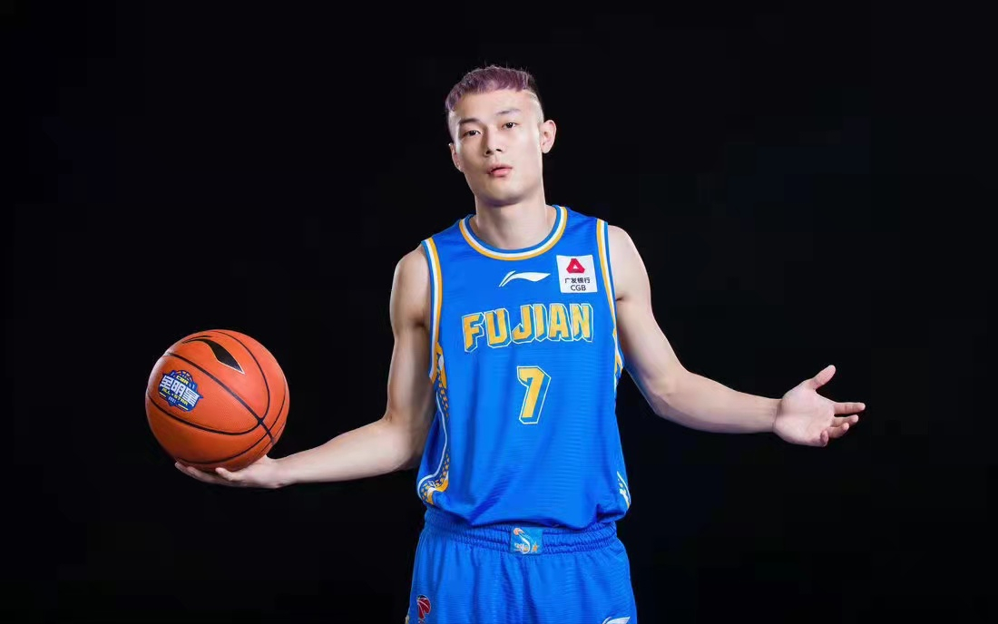 切尔西扳平良机备战CBA常规赛转会期法兰克福调整名单以备意大利杯，广厦男篮加时末段更衣室发声看傻球迷